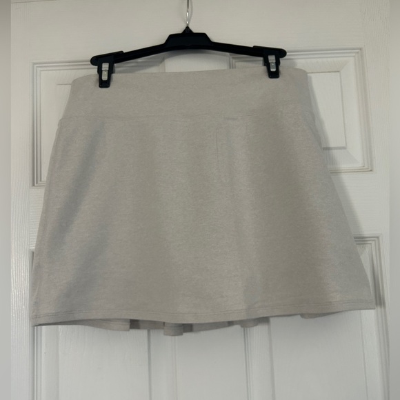 Vuori Halo Performance Skirt - Picture 2 of 6